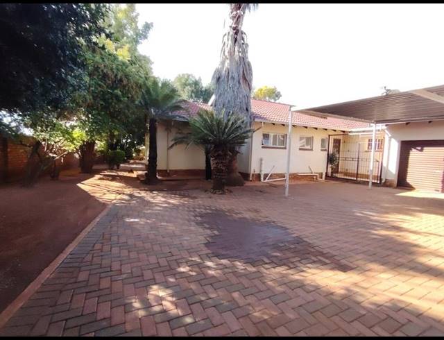 3 BEDROOM HOUSE FOR SALE IN HESTEAPARK